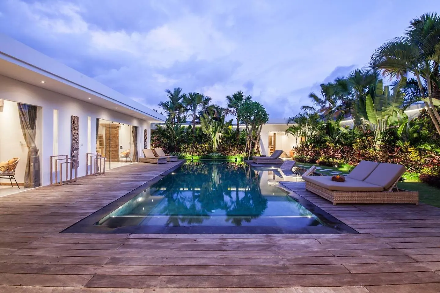 Chill Out In A Luxurious 4 Bedroom Villa Seminyak