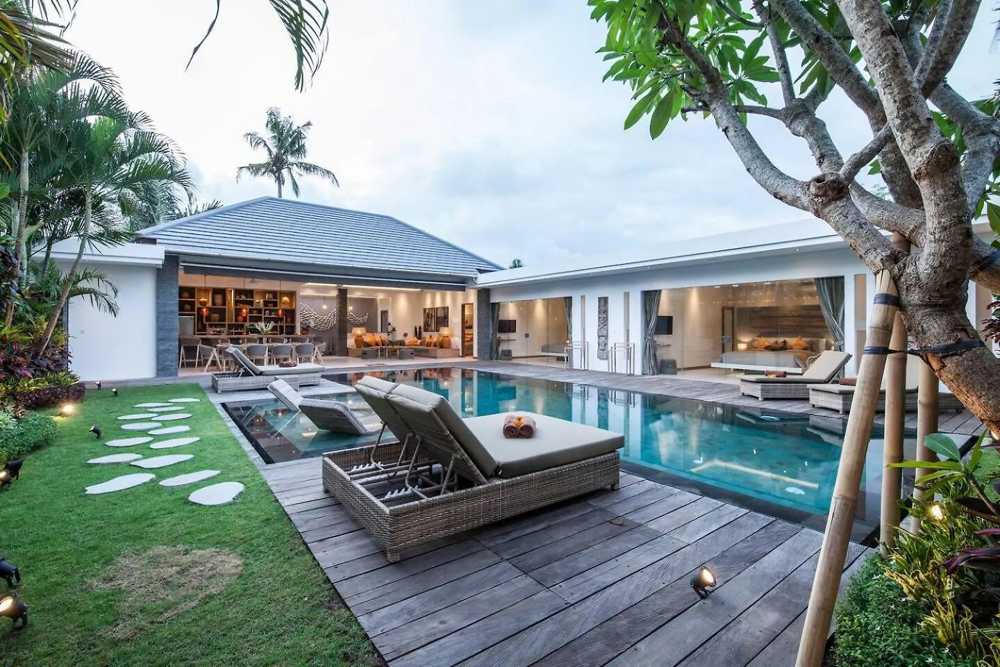 Chill Out In A Luxurious 4 Bedroom Villa Seminyak 0*, 塞米亚克